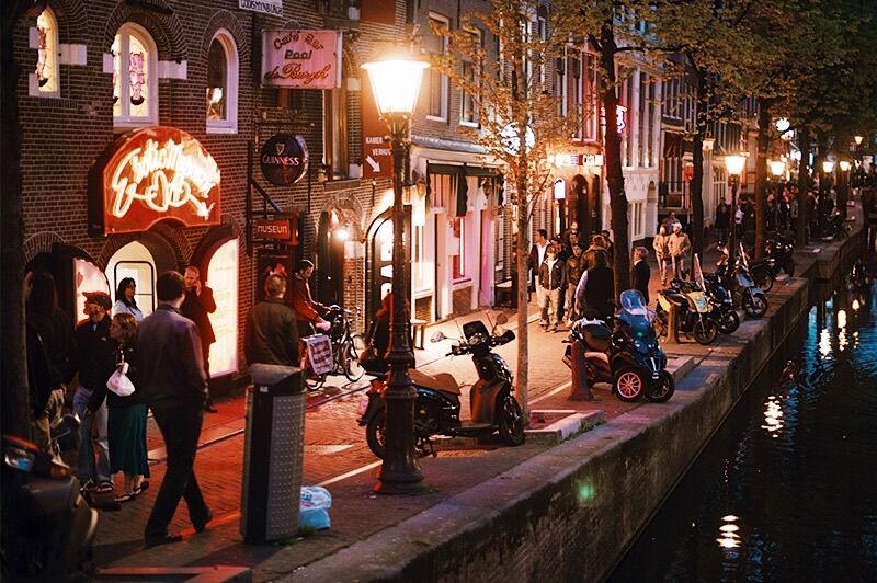 Light-Amsterdam-Tour-Red-District-Guided-Tour
