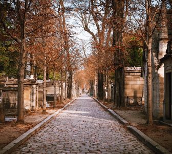 Pere Lachaise Cemetery Guided Walking Tour – Private Tour in French
